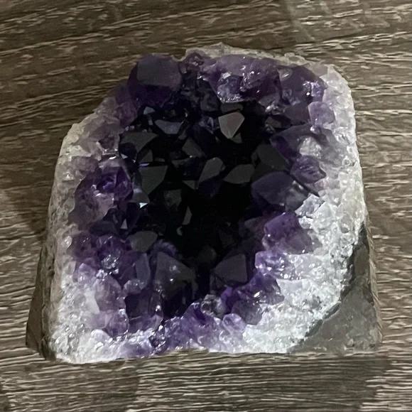 🖤 Grade A Uruguayan Standing Amethyst Crystal Quartz 2.5”by 2.5” - Picture 4 of 13